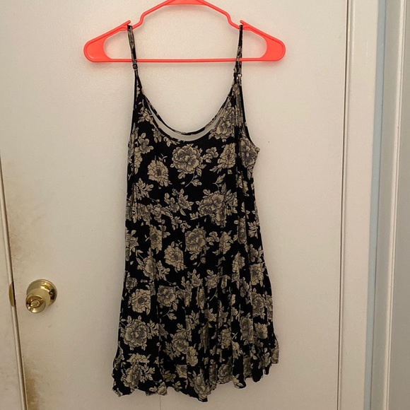 Brandy Melville Dresses & Skirts - Brandy Melville floral jada dress